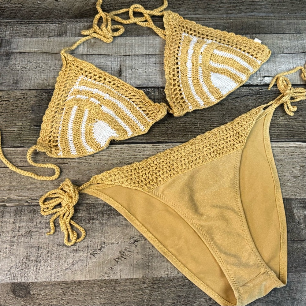 NWOT Gold and White Crochet Bikini Set, size Small (2 piece)